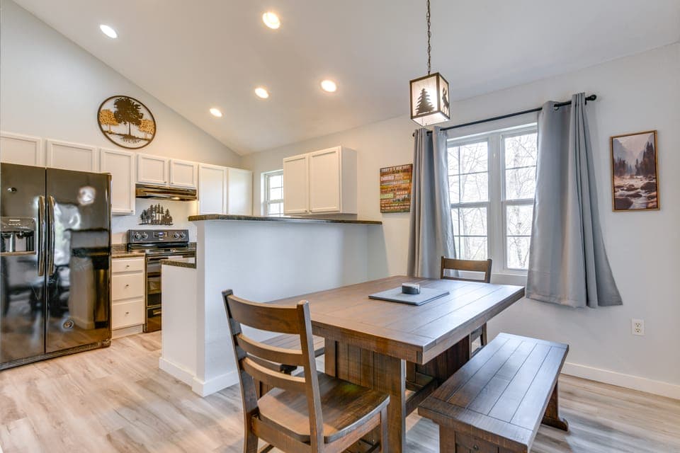 Remodeled Townhome w/ Private Hot Tub! Apartment in Gatlinburg