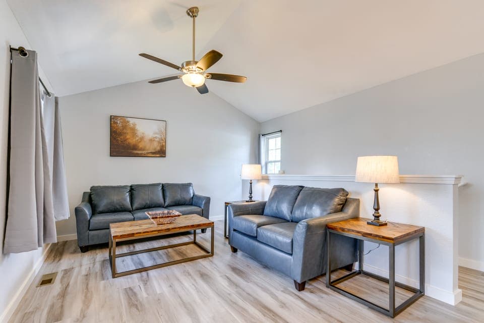 Remodeled Townhome w/ Private Hot Tub! Apartment in Gatlinburg