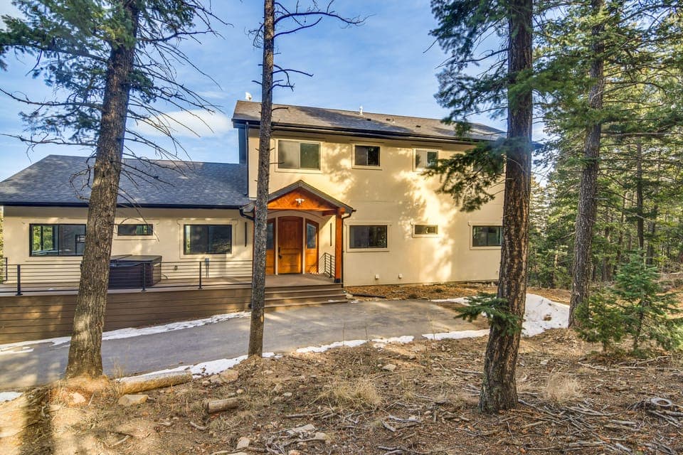 Great for Gatherings! Evergreen Getaway w/ Hot Tub House in Evergreen