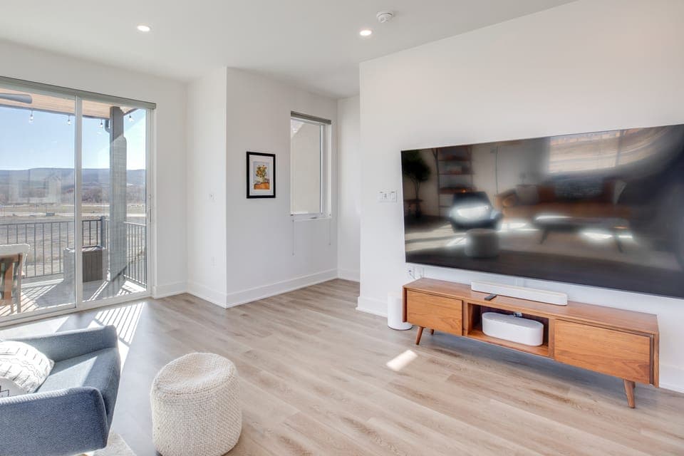 Mtn-View Balcony: Riverside Grand Junction Home! Apartment in Grand Junction