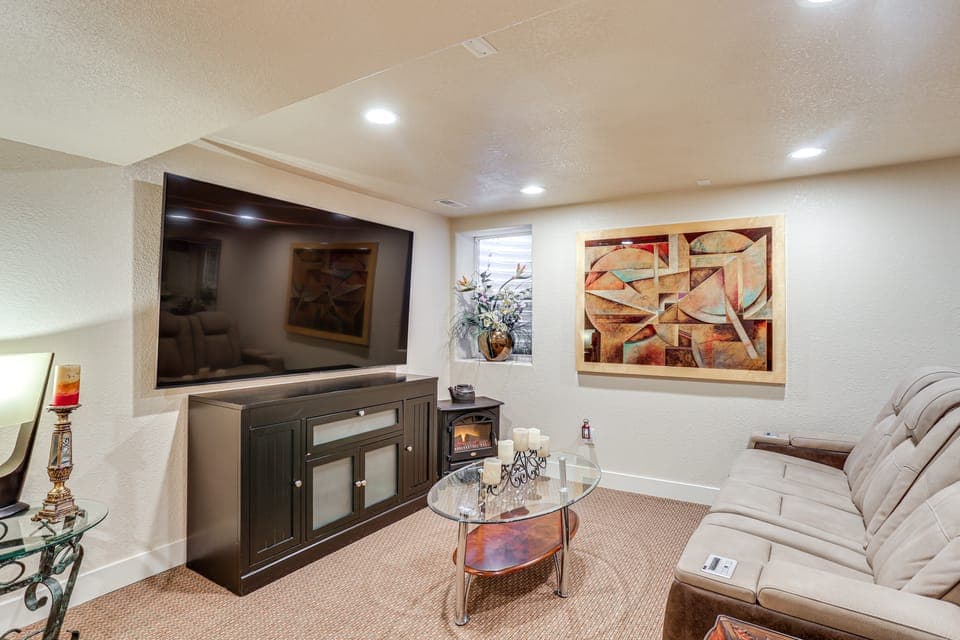 Group Getaway 3 Mi to Cherry Creek State Park! Apartment in Aurora