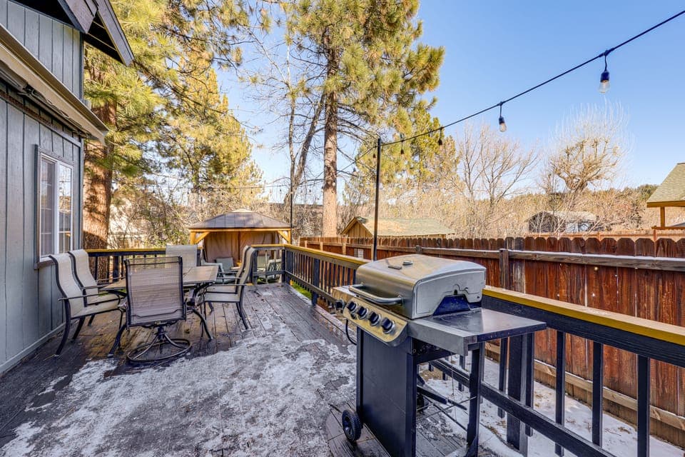 < 1 Mi to Bear Mtn! Family Ski Cabin w/ Game Room House in Big Bear