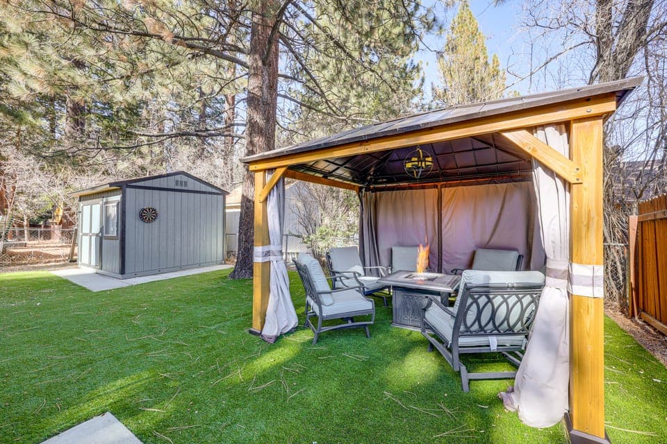 < 1 Mi to Bear Mtn! Family Ski Cabin w/ Game Room House in Big Bear
