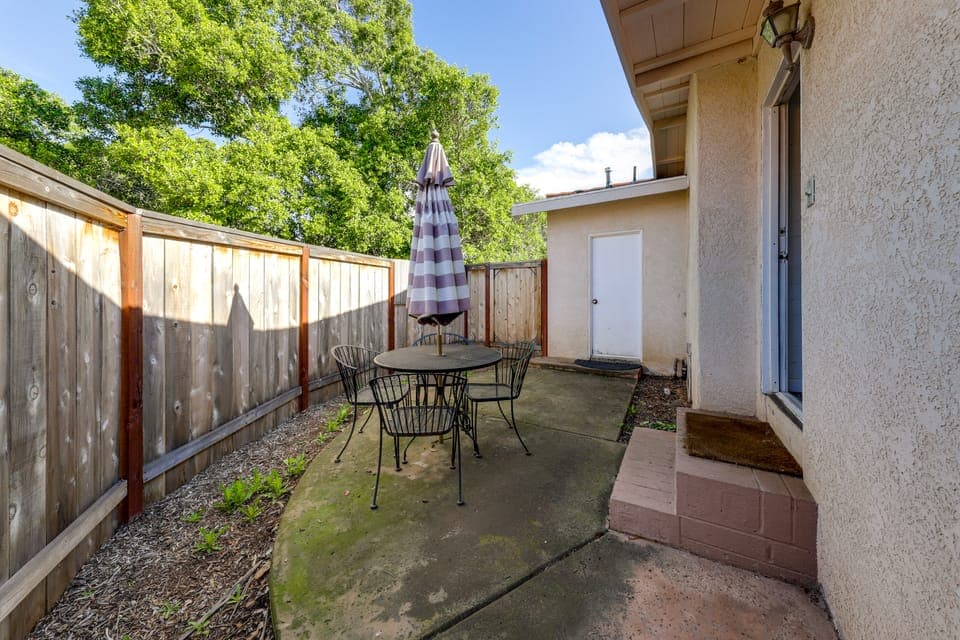 Private Hilltop Getaway w/ Patio: Dogs Welcome! House in Vista