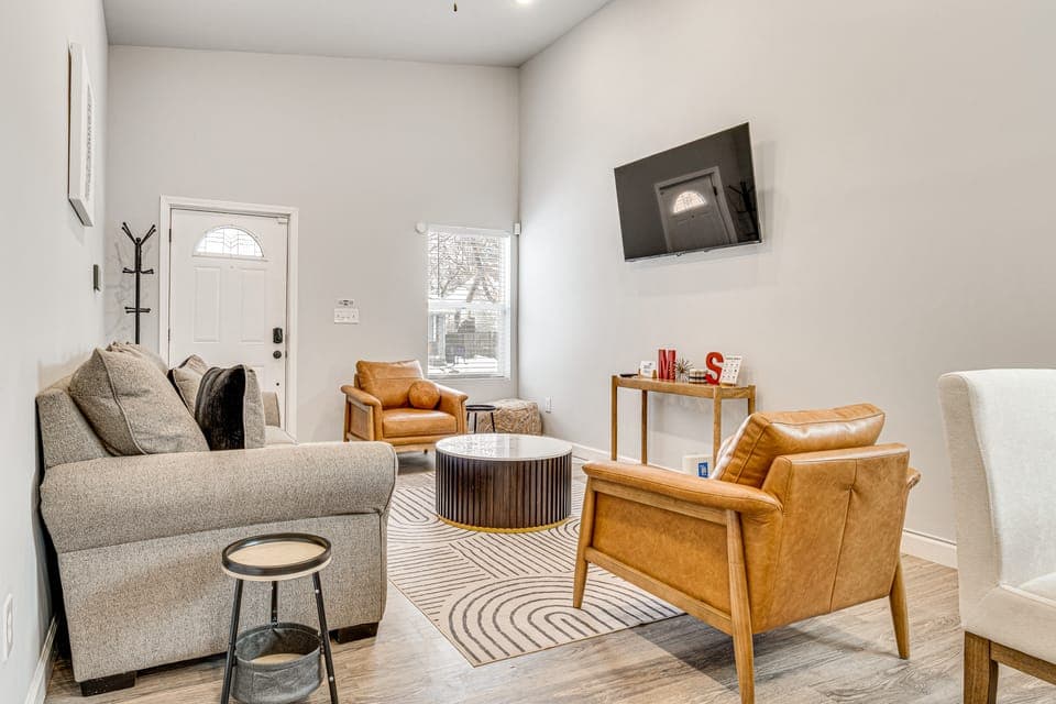 Rooftop Lounge & City Views! 3BR 3 Mi to Dtwn Indy House in Indianapolis