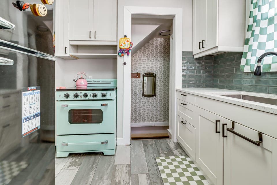 Families Welcome! Colorful Berkley Home w/ Yard House in Berkley