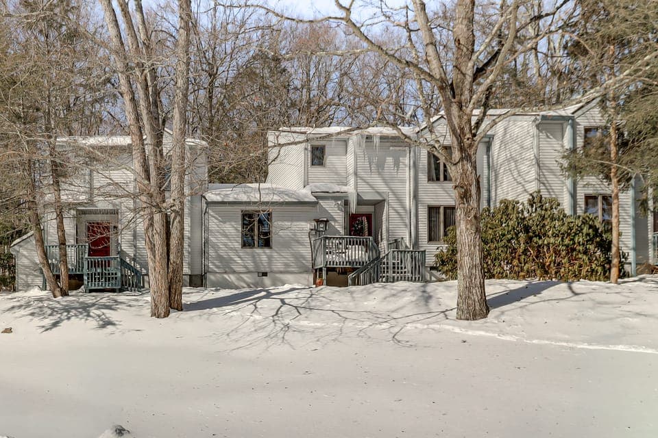1 Mi to Big Boulder Mountain: Townhome w/ Grill Apartment in Tunkhannock Township