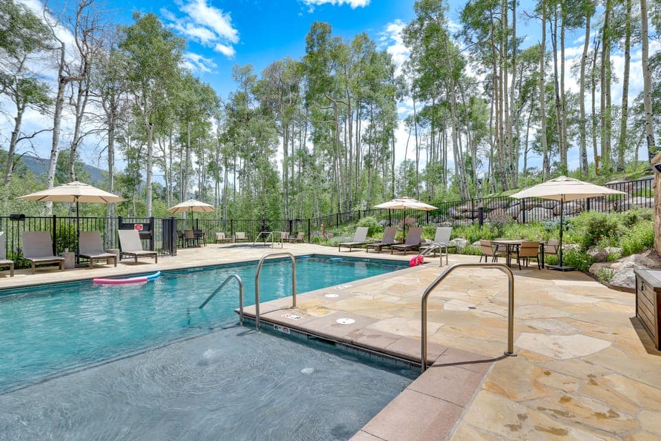 Easy Access to Ski Runs! Silverthorne Mtn Chalet House in Summit County
