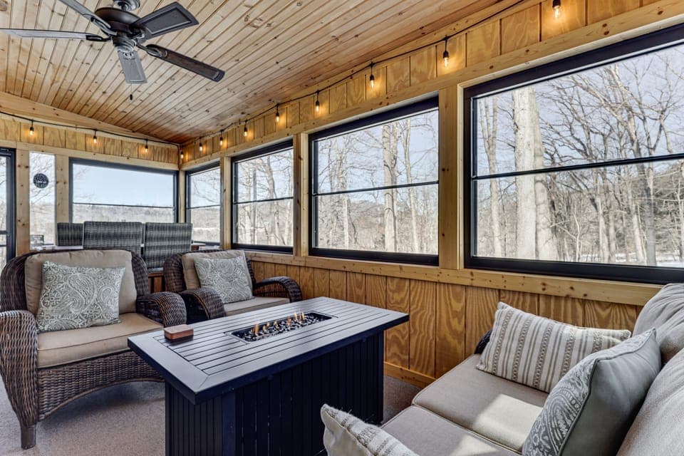Peaceful Nature Retreat w/ Hot Tub in Eastern WV! House in Shenandoah Valley