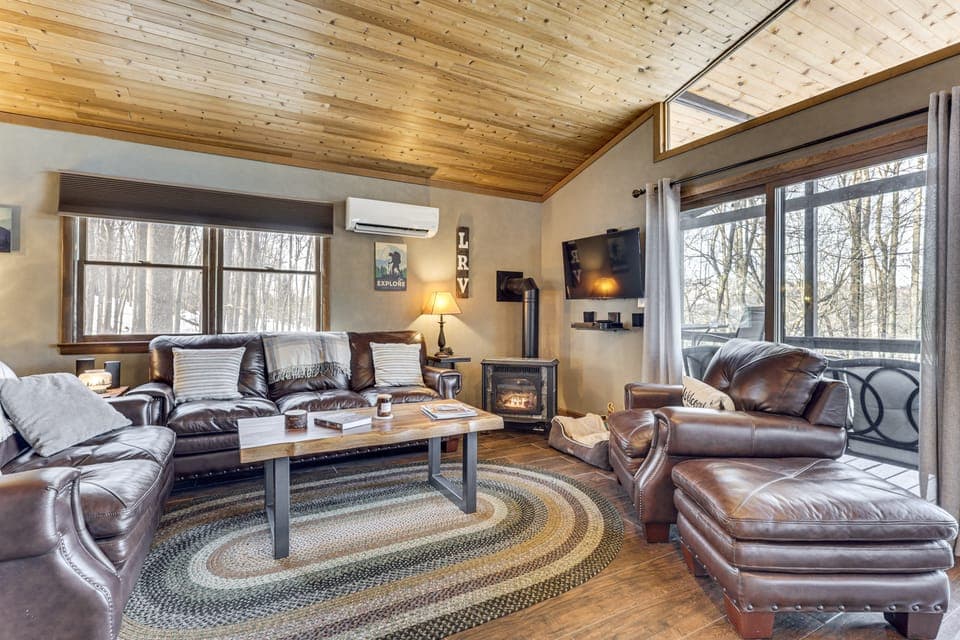 Peaceful Nature Retreat w/ Hot Tub in Eastern WV! House in Shenandoah Valley