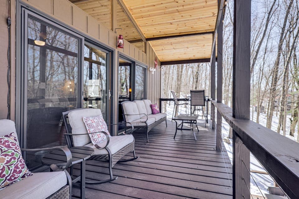 Peaceful Nature Retreat w/ Hot Tub in Eastern WV! House in Shenandoah Valley