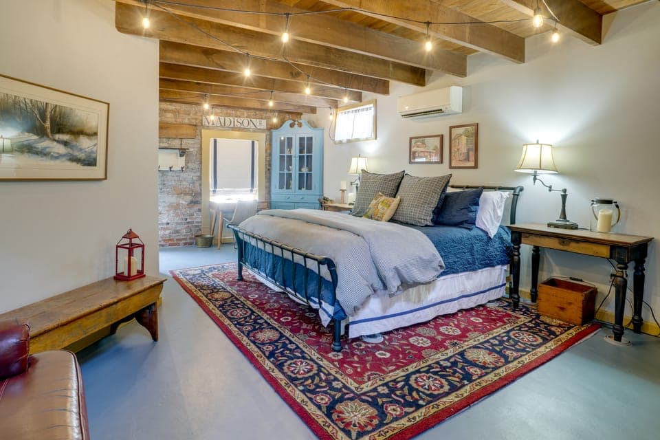 1 Block to Main St: 'Second Street Carriage House' Apartment in Indiana