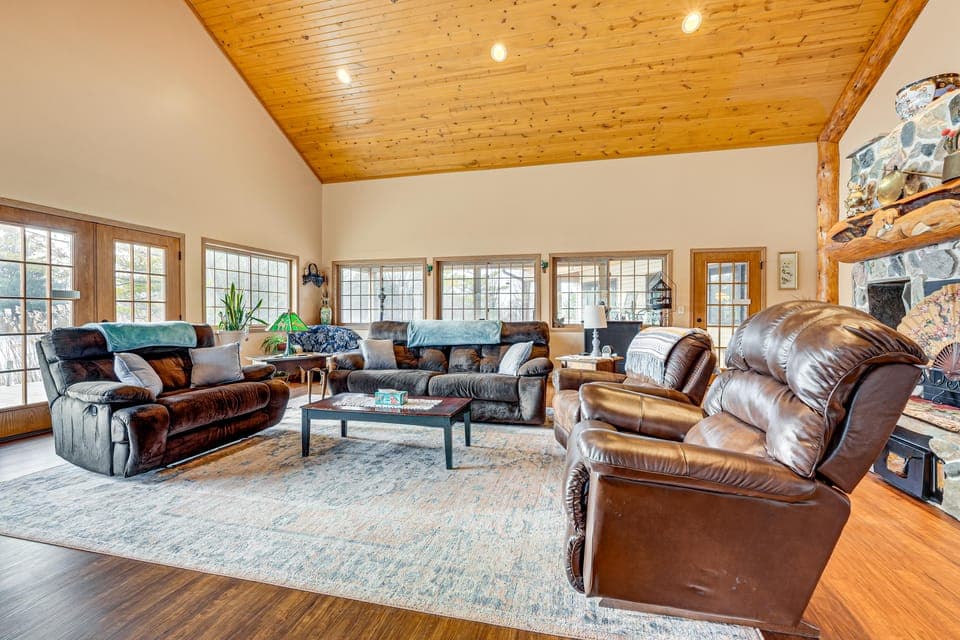 Secluded, Waterfront Home w/ Patio in Craigville! House in Indiana
