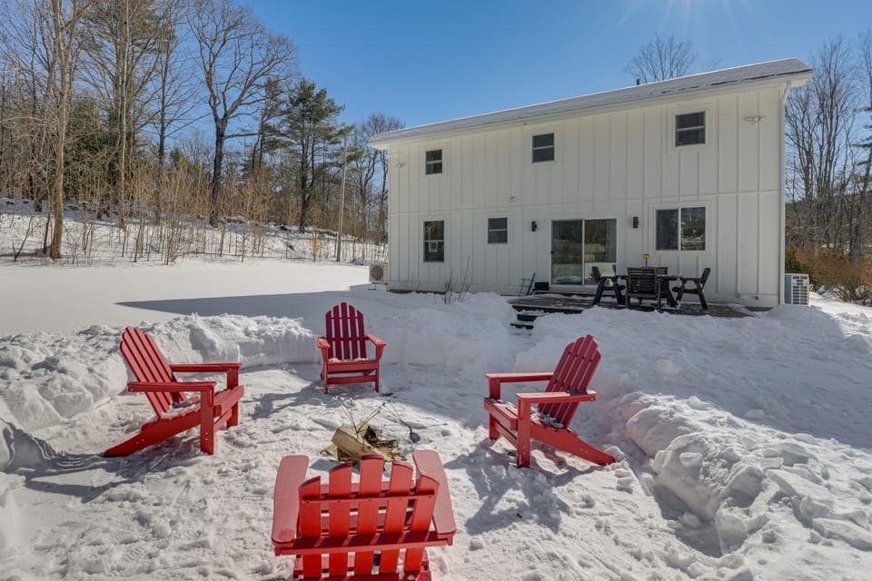 Bradford Group Getaway! Cabin w/ Deck & Fire Pit House in Newbury
