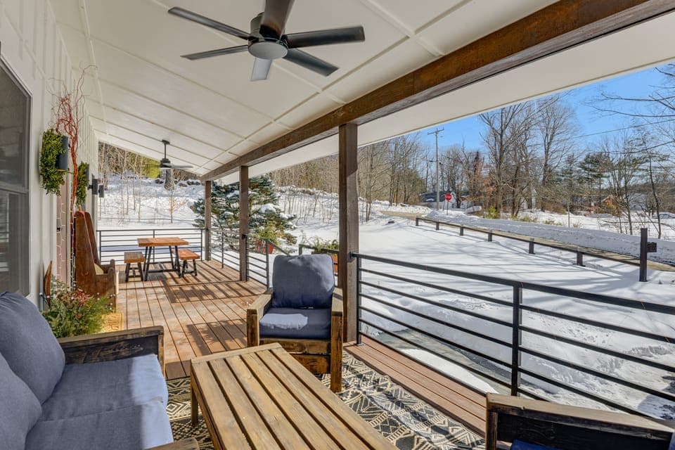 Bradford Group Getaway! Cabin w/ Deck & Fire Pit House in Newbury