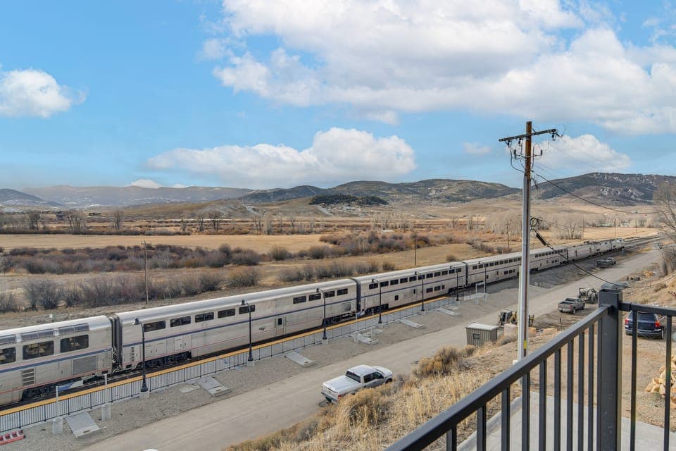 4 Mi to Granby Ranch: Gem w/ Balcony & Mtn Views! Apartment in Granby