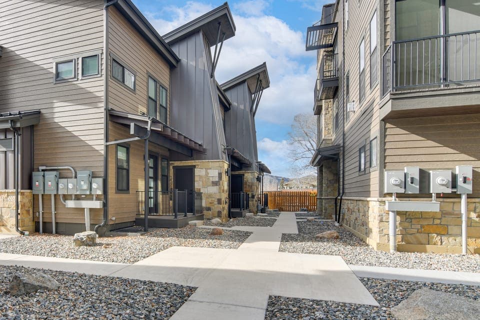 4 Mi to Granby Ranch: Gem w/ Balcony & Mtn Views! Apartment in Granby