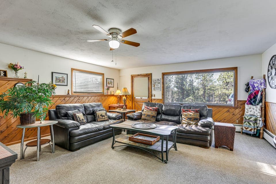 Pet-Friendly Pine Home: Near Hiking & Fishing! Apartment in Park County