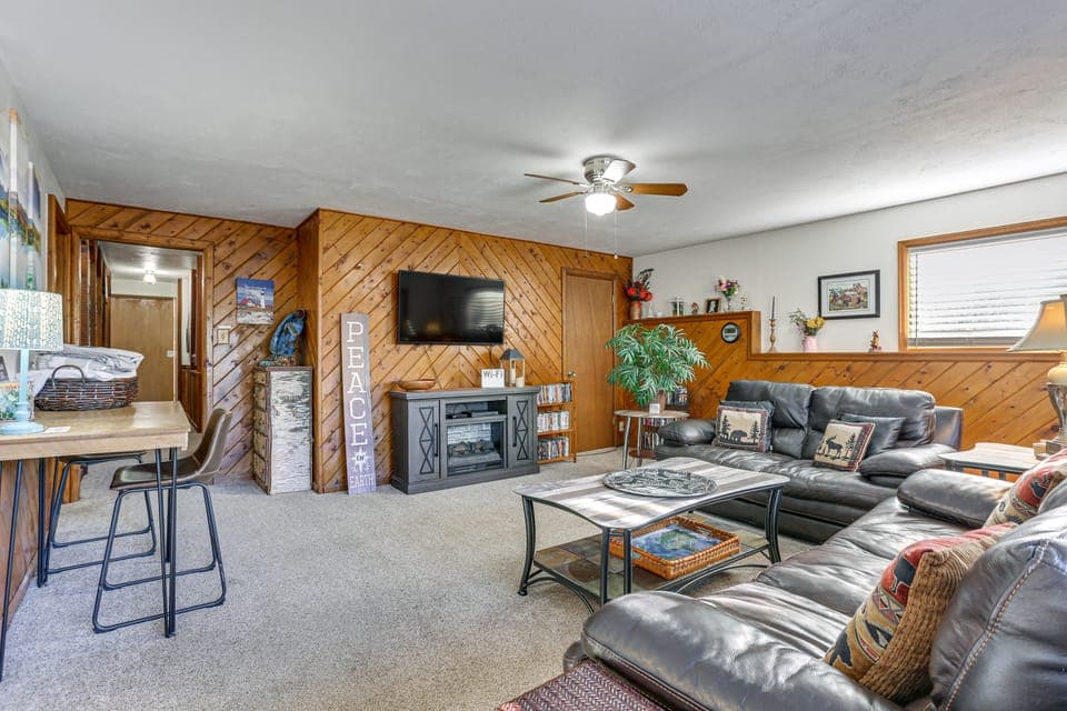Pet-Friendly Pine Home: Near Hiking & Fishing! Apartment in Park County