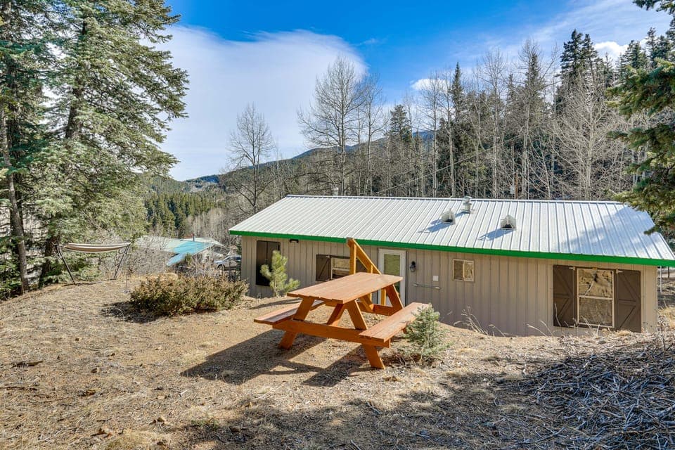 Steps to Lake Isabel & Trails! Mtn-View Hideaway House in Colorado