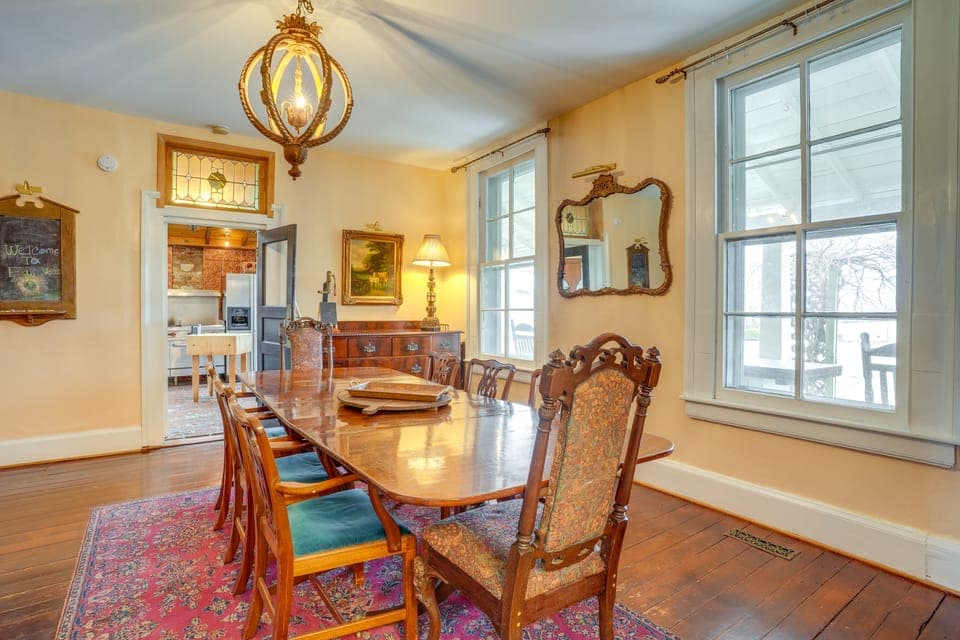 Hot Tub Access: Historic Group Getaway in Amherst! House in Massies Mill
