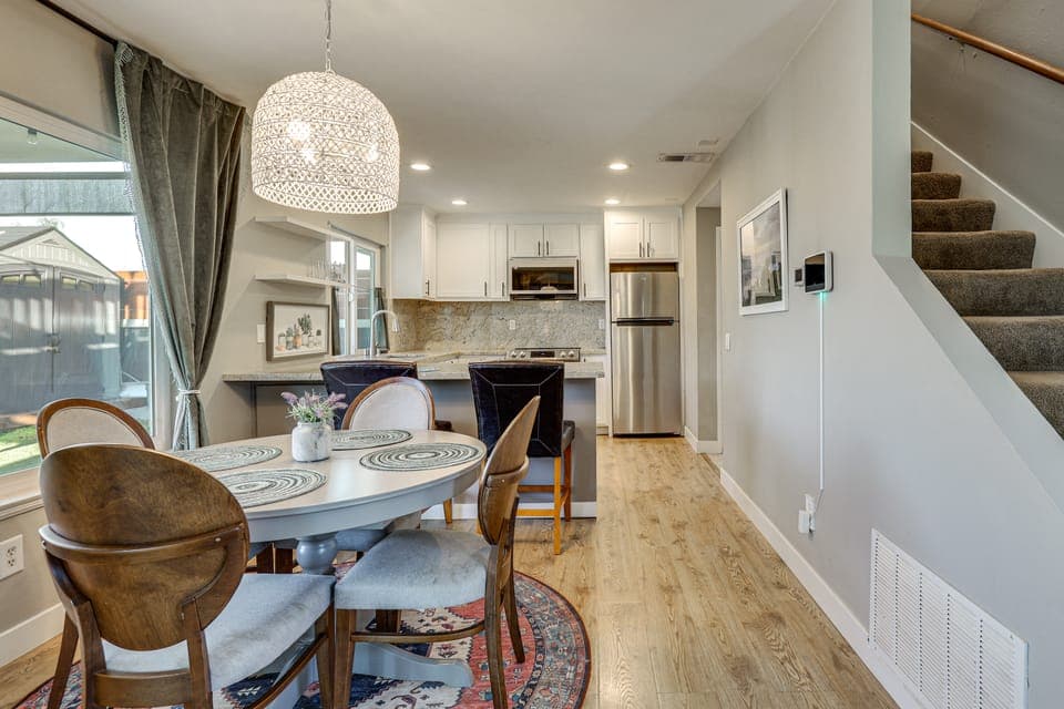 Modern Oceanside Living! Family Home w/ Workspace Apartment in Vista
