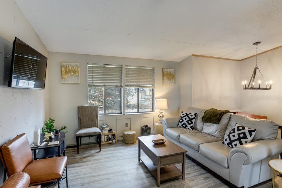 6 Mi to Dtwn Toledo! Family-Friendly Haven w/ Deck House in Toledo