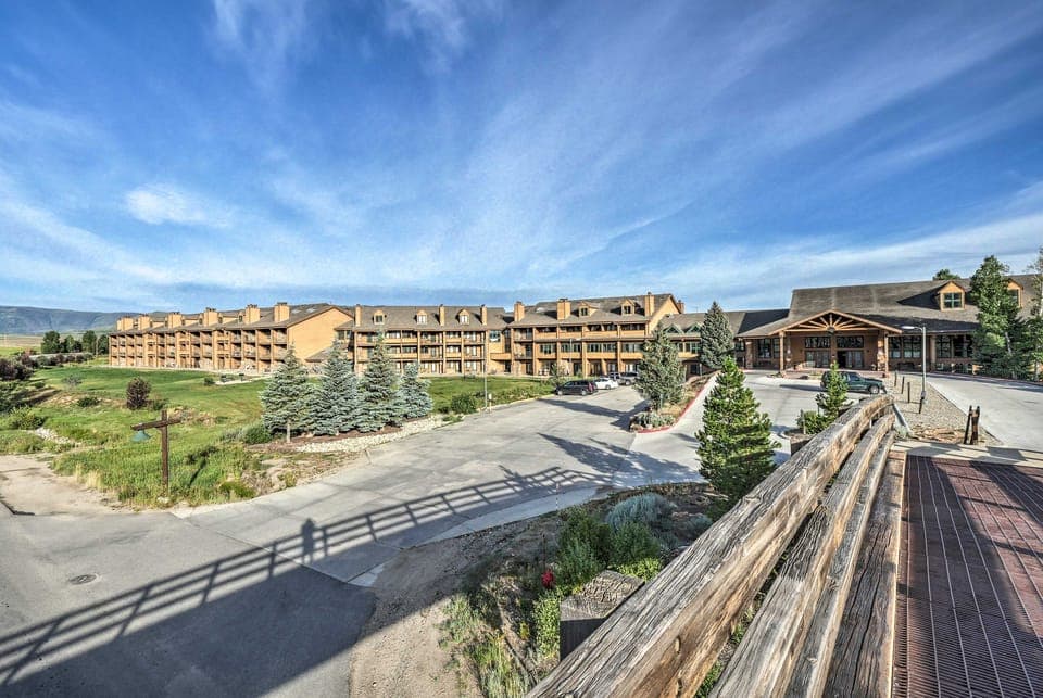 Pool & Hot Tub Access at Top-Floor Granby Getaway! Apartment in Granby