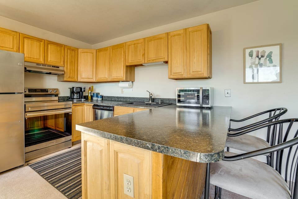 Pool, Hot Tub & Ski Shuttle! Extended Mtn Escape Apartment in Wildernest