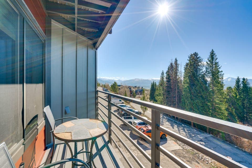 Pool, Hot Tub & Ski Shuttle! Extended Mtn Escape Apartment in Wildernest