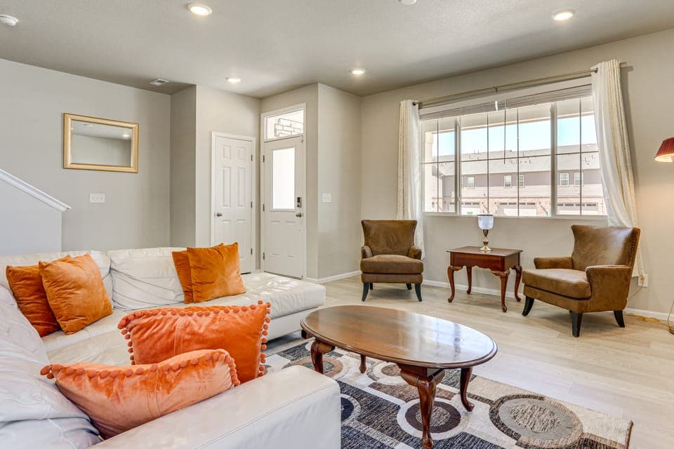 Work, Play & Explore Denver! Townhome Near Airport Apartment in Commerce City
