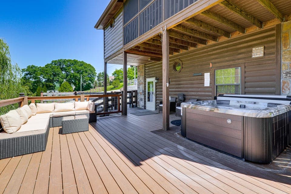 Expansive Smoky Mtn Retreat w/ Main & Guest Cabins House in Sevier County