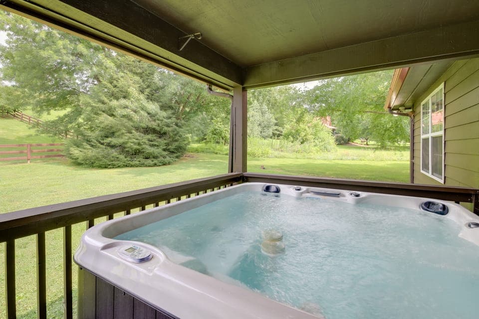 Expansive Smoky Mtn Retreat w/ Main & Guest Cabins House in Sevier County