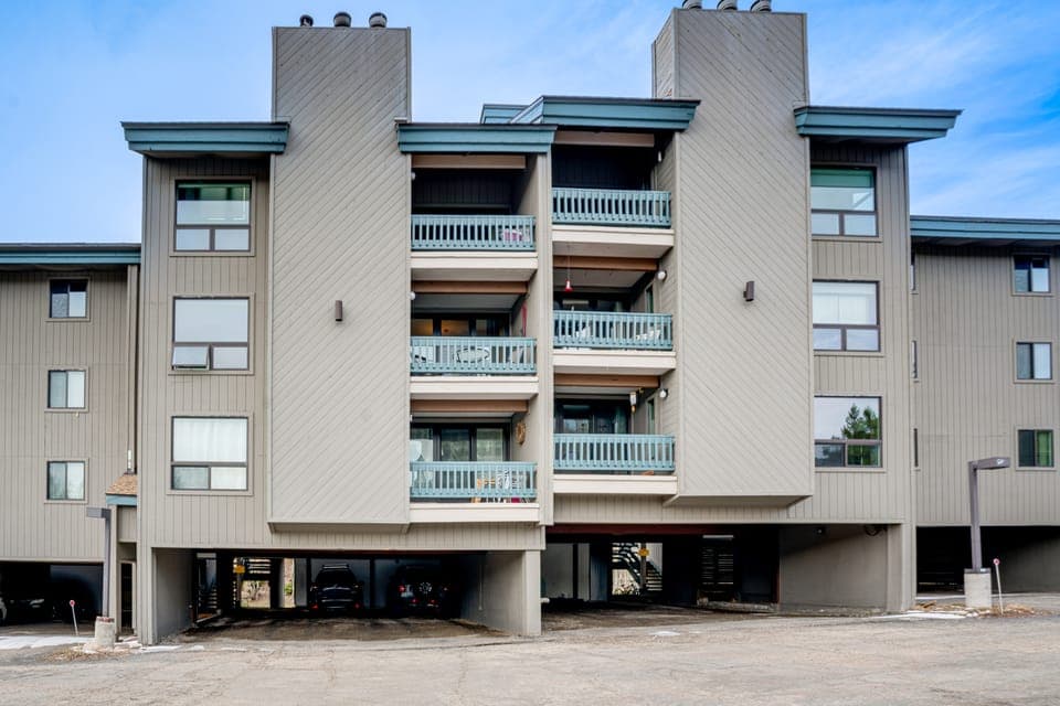 Silverthorne Condo w/ Balcony: Hike, Fish & Golf! Apartment in Wildernest