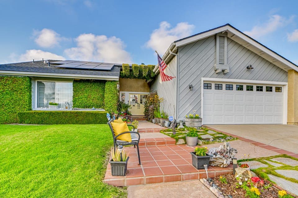 1 Mi to Beach! 'Carlsbad Retreat' w/ Serene Garden House in Carlsbad