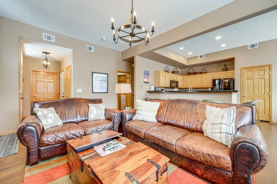 Hot Tub! Riverfront Family Retreat in Silverthorne Apartment in Silverthorne
