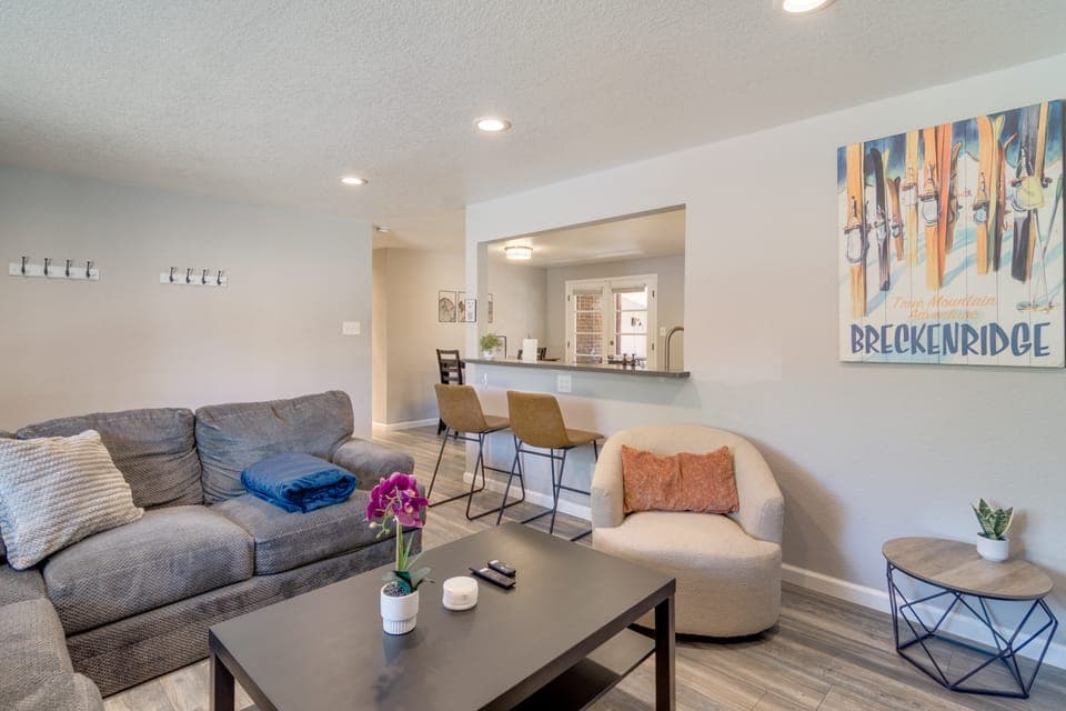 Hot Tub, Pool Table, BBQ Patio, Yard Games House in Westminster