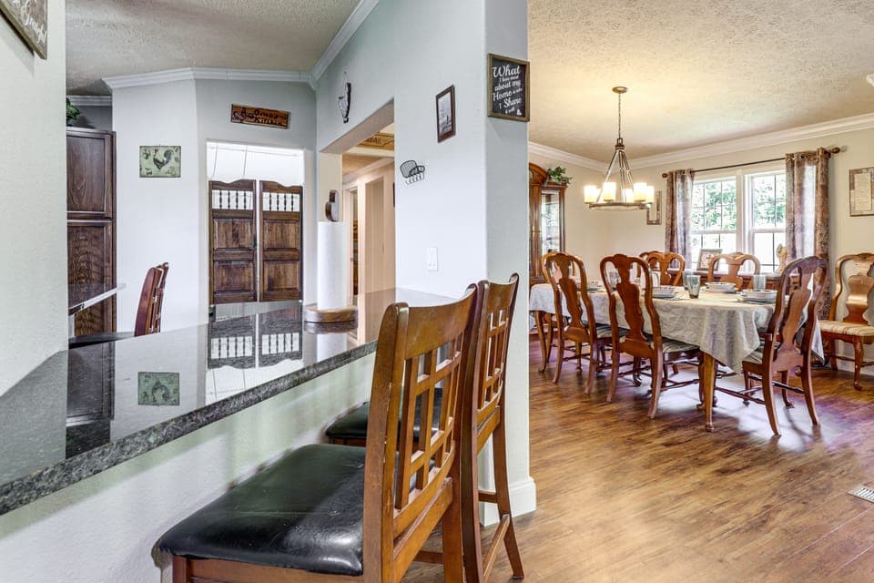 Furnished Deck, Private Yard! Quaint Knoxville Gem House in Knoxville