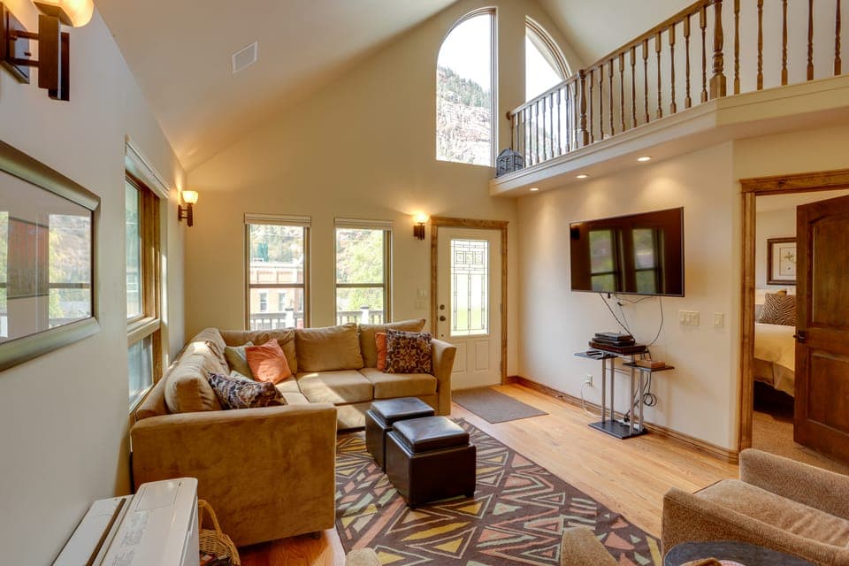 On Main St: 2 Mtn-View Units w/ Yard in Ouray Apartment in Ouray