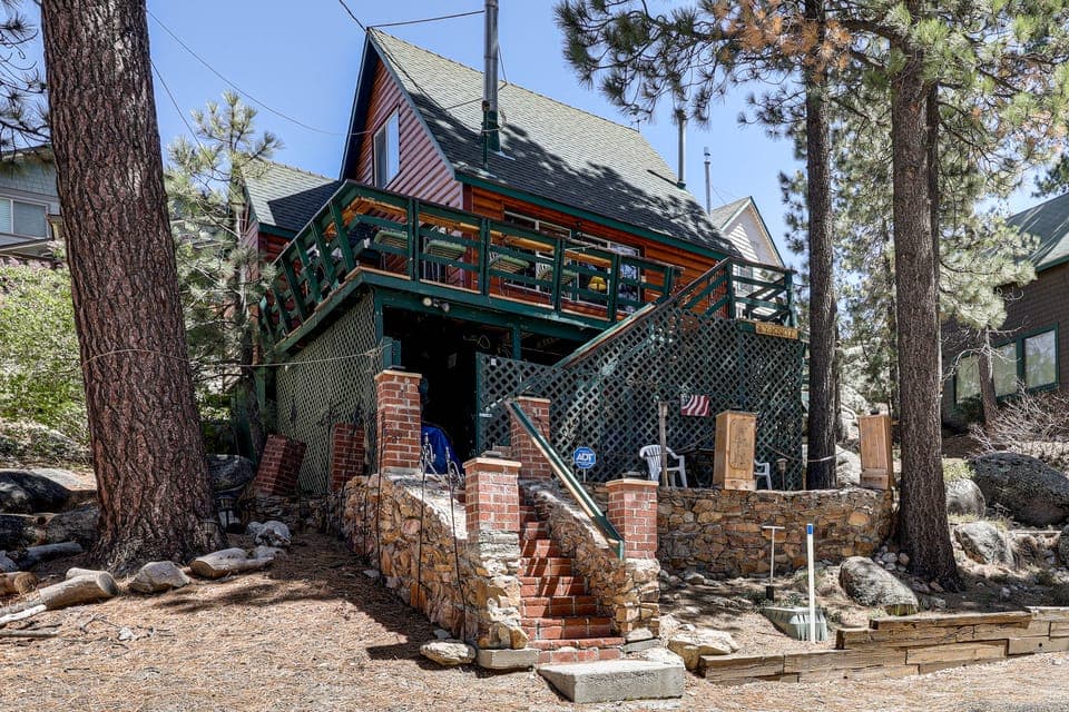 Walk to Big Bear Lake & Marina: Cozy Cabin w/ Deck House in Big Bear