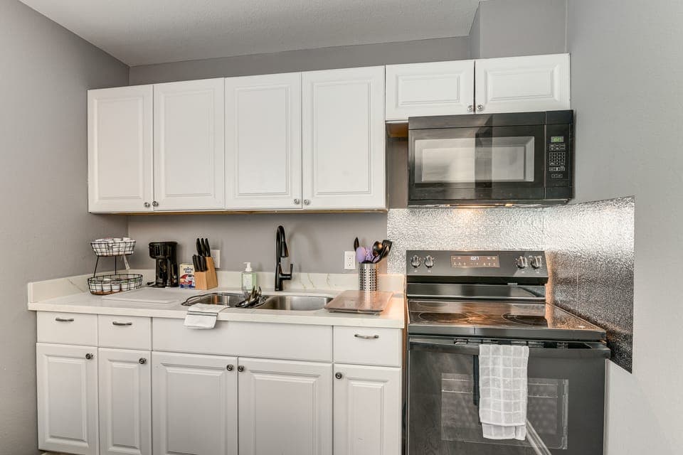 Converted Rec Room! Suburban Houston Carriage Home Apartment in Pearland