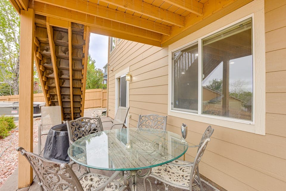 Families Welcome! Centrally Located Aurora Escape Apartment in Aurora