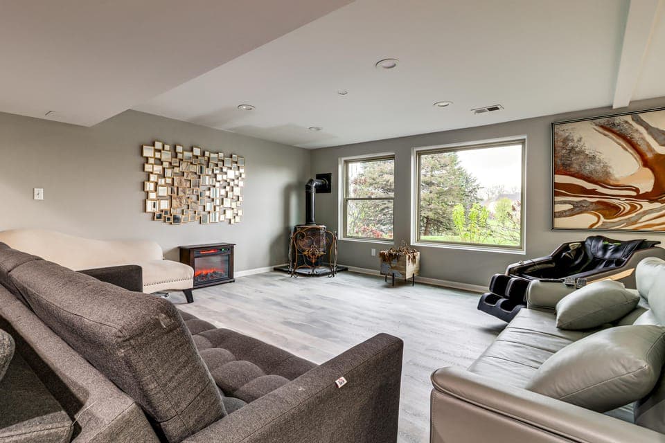 5 Mi to U of M! Bright Family Getaway w/ Patio Apartment in Ann Arbor