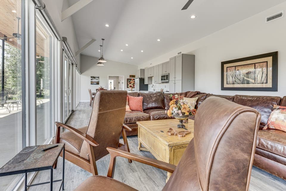 Mtn & Creek Views! Harrisonburg Escape on 10 Acres House in Central