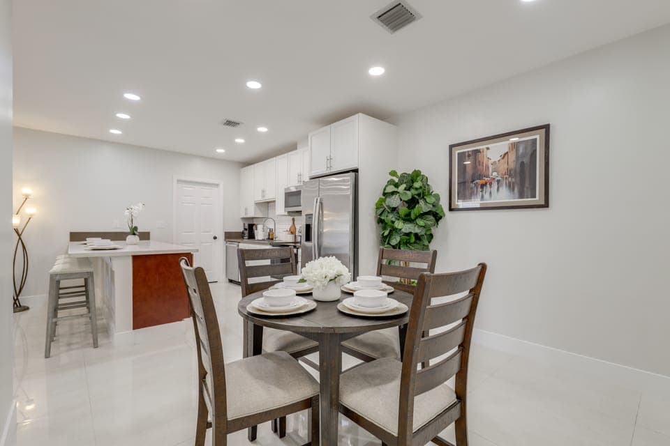 4 Mi to Hard Rock Casino! Duplex Near I-595 & I-95 Apartment in Plantation