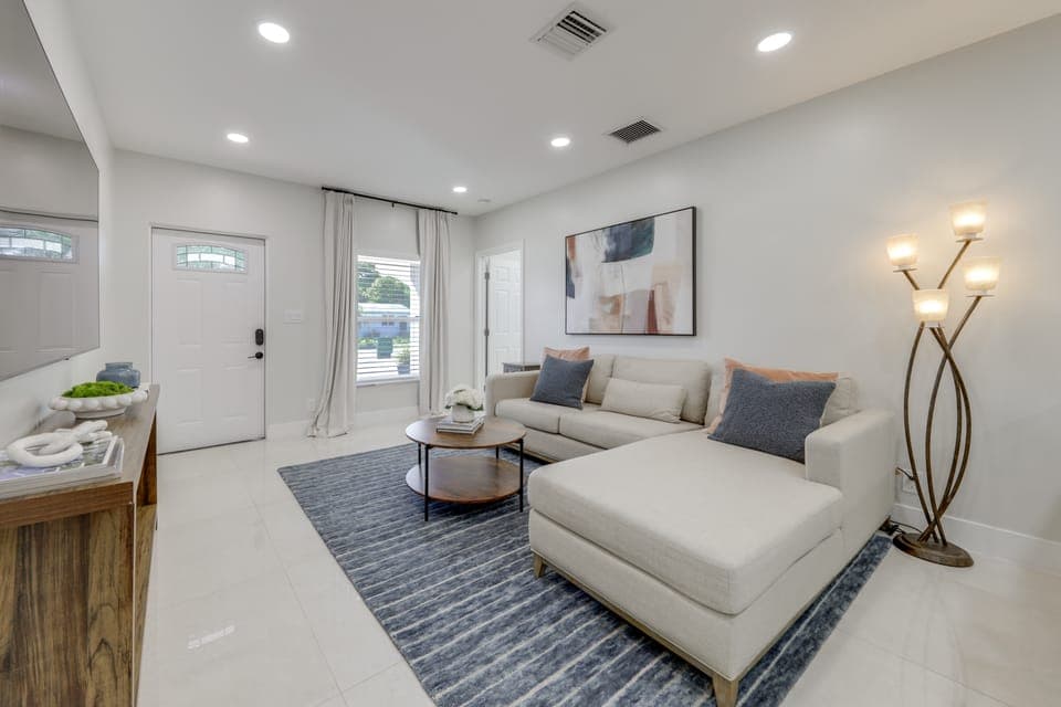 4 Mi to Hard Rock Casino! Duplex Near I-595 & I-95 Apartment in Plantation