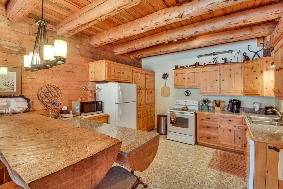 Fire Pit: 20-Acre Creekfront Retreat in Gunnison! House in Colorado