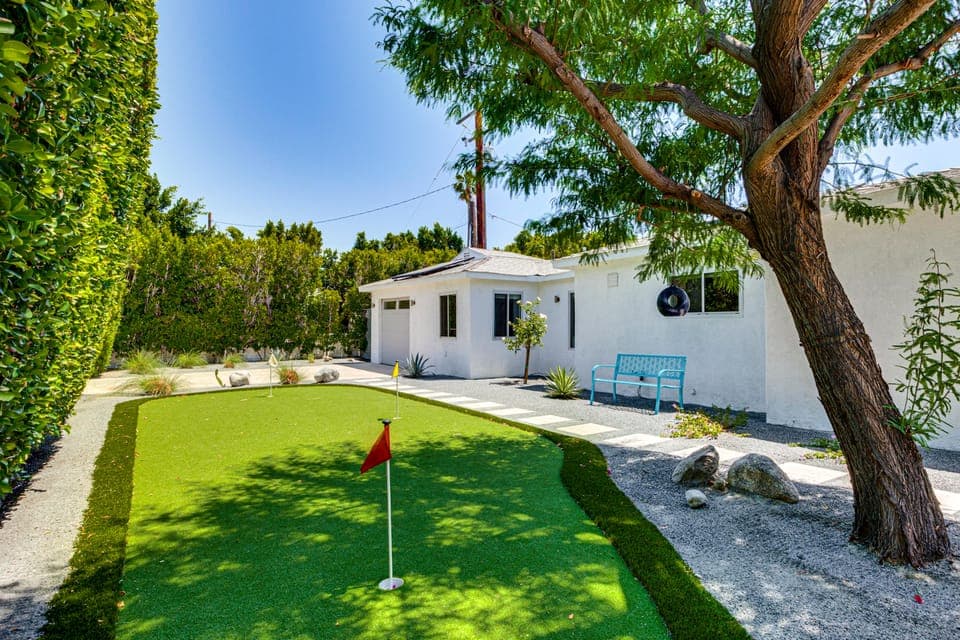 Putting Green & Outdoor Lounge! Palm Springs Home House in Palm Springs