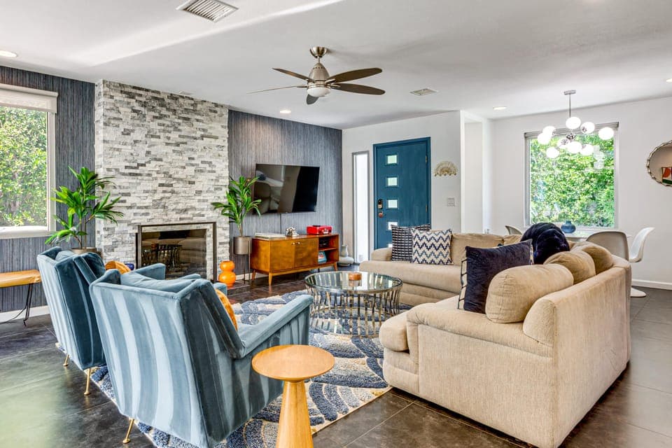 Putting Green & Outdoor Lounge! Palm Springs Home House in Palm Springs