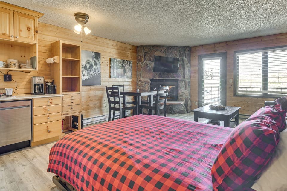 < 1 Mi to Granby Rodeo! Retreat w/ Pool & Hot Tub Apartment in Granby